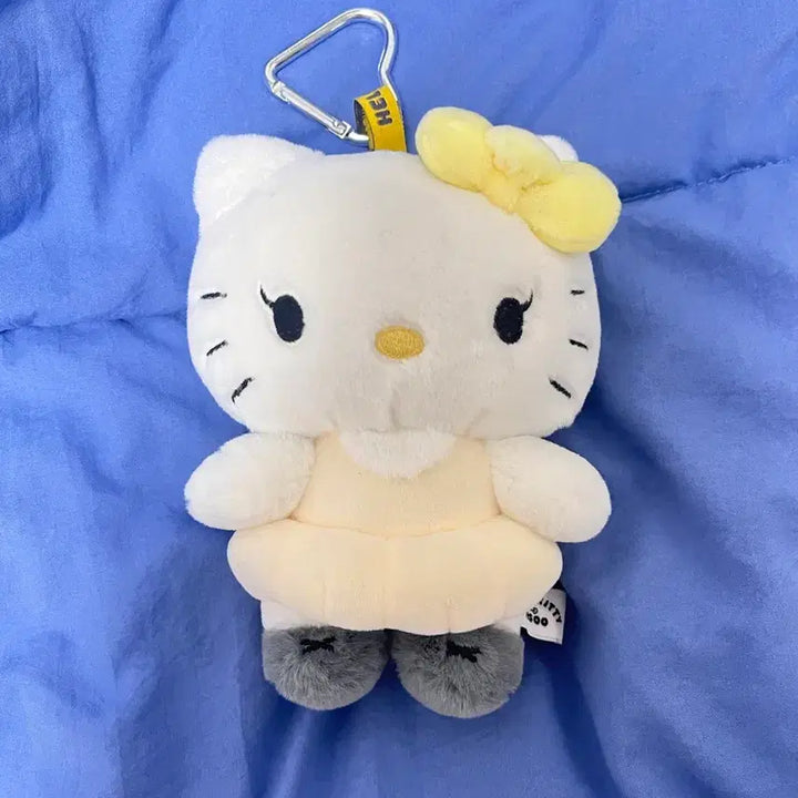 [BUNJANG] Jisoo Hello Kitty Keychain Ivory / 지수 헬로키티 키링 아이보리