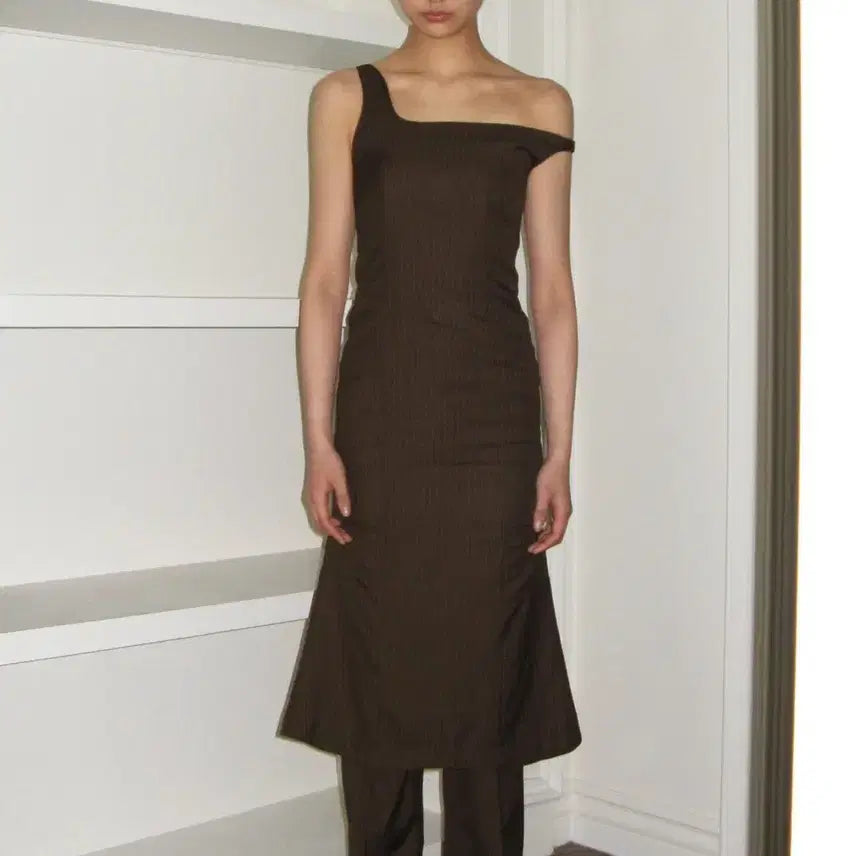 [BUNJANG] Sinoon Asymmetrical One-Shoulder Long Dress / 시눈 언발란스 원숄더 롱 드레스 브라운 스트라이프원피스오프숄더트임레이어드