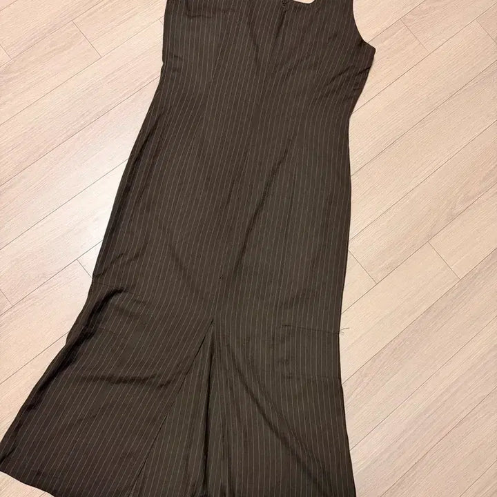 [BUNJANG] Sinoon Asymmetrical One-Shoulder Long Dress / 시눈 언발란스 원숄더 롱 드레스 브라운 스트라이프원피스오프숄더트임레이어드