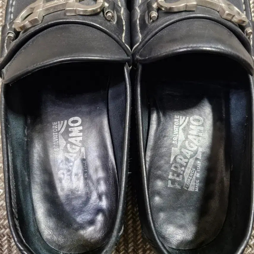[BUNJANG] Ferragamo Gancini Loafers / 페레가모 간치니 로퍼 270