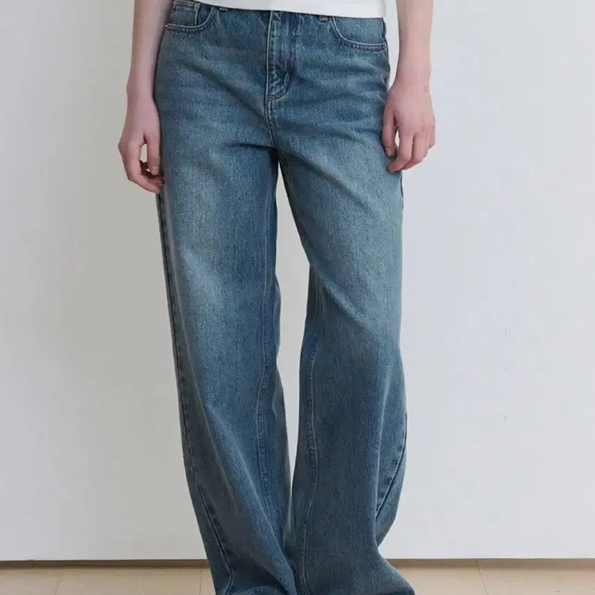 [BUNJANG] Aetoa Mid Rise Loose Jeans Blue / 에토아 aetoa 미드 라이즈 루즈 진스 (블루 S)