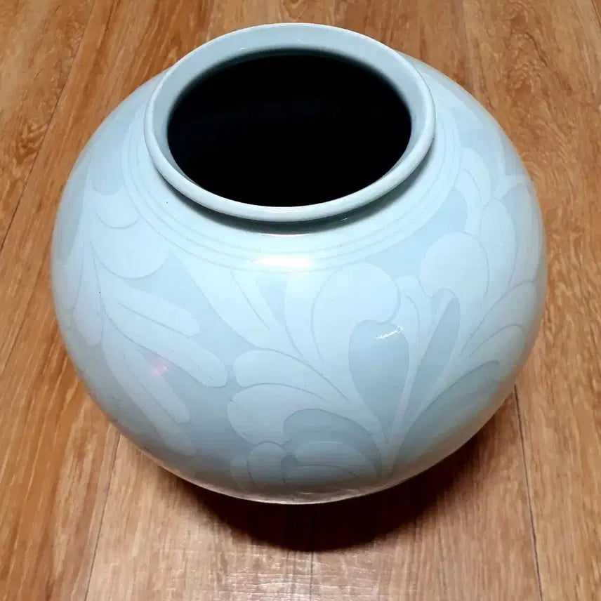 [BUNJANG] Ye Do Celadon Moon Jar with Arabesque Floral Pattern / 당초문 달항아리