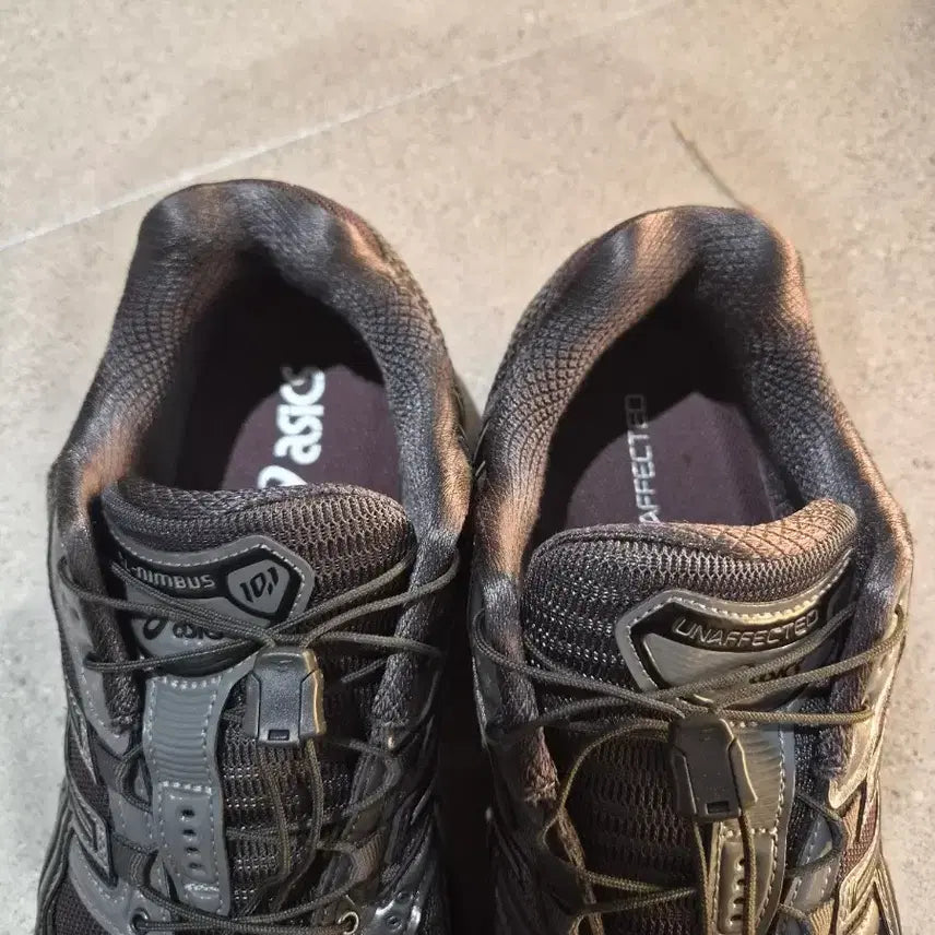 [BUNJANG] Asics Nimbus 285 Unaffected Sneakers / 아식스 님버스 285 언어펙티드