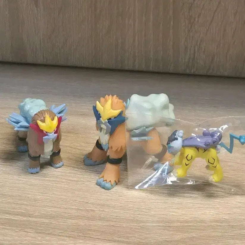 [BUNJANG] Pokemon Moncolle Gacha Entei &amp; Raikou Set / 포켓몬 피규어 몬코레 가챠 앤테이&amp;라이코 세트