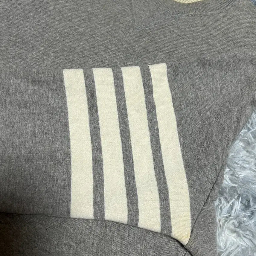 [BUNJANG] Thom Browne Diagonal Stripe Sweatshirt Grey / 톰브라운 사선완장 맨투맨 그레이