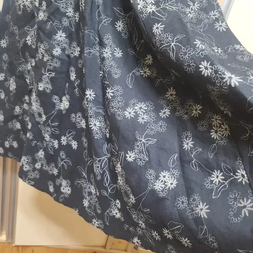 [BUNJANG] Floral Pattern Long Spring Skirt / 마 플라워 패턴 롱 봄 스커트 블랙:상태는최상입니다