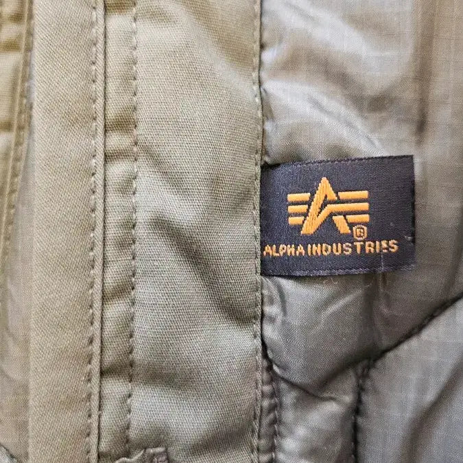 [BUNJANG] Compact Record Bar x Alpha Industries Quilted Jacket / 콤팩트 레코드바 x 알파인더스트리 퀄팅 자켓 카키색