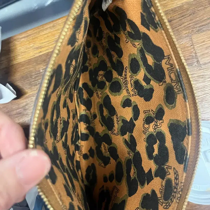 [BUNJANG] MCM 로고 패턴 클러치 백 / MCM 로고 패턴 클러치 백