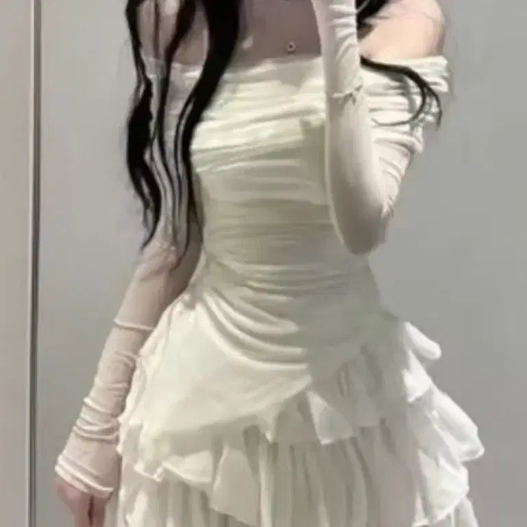 [SOLD OUT] 오프숄더 미니 드레스