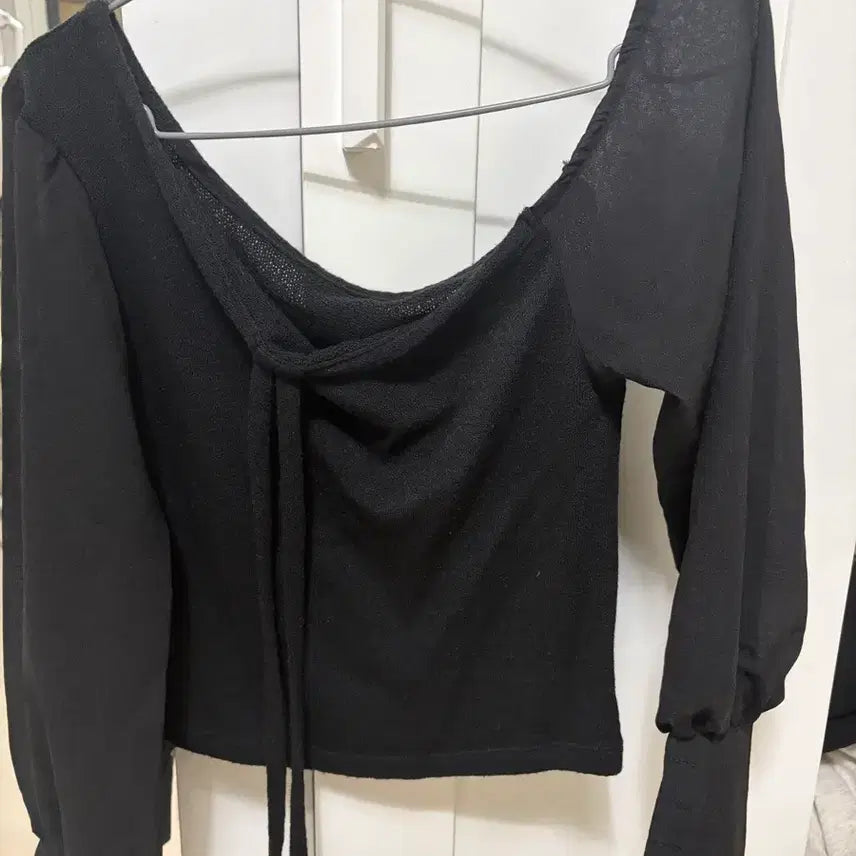 [BUNJANG] Black Shirred Off-Shoulder Blouse / 블랙 끈 셔링 오프숄더 블라우스