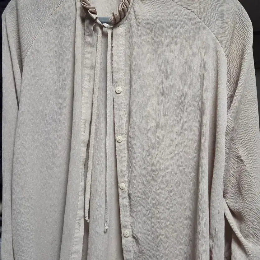 [BUNJANG] Frill Blouse Beige Long Sleeve / 프릴 블라우스 베이지 셔링 긴팔