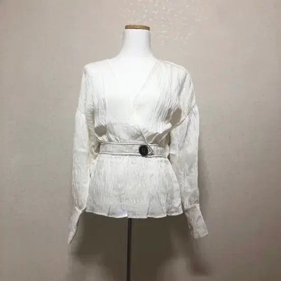 [BUNJANG] Zara Stitch Blouse / 자라 / 스티치블라우스 새제품