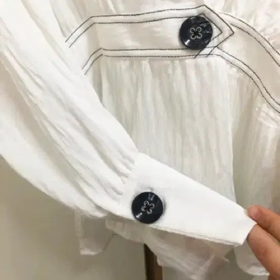 [BUNJANG] Zara Stitch Blouse / 자라 / 스티치블라우스 새제품