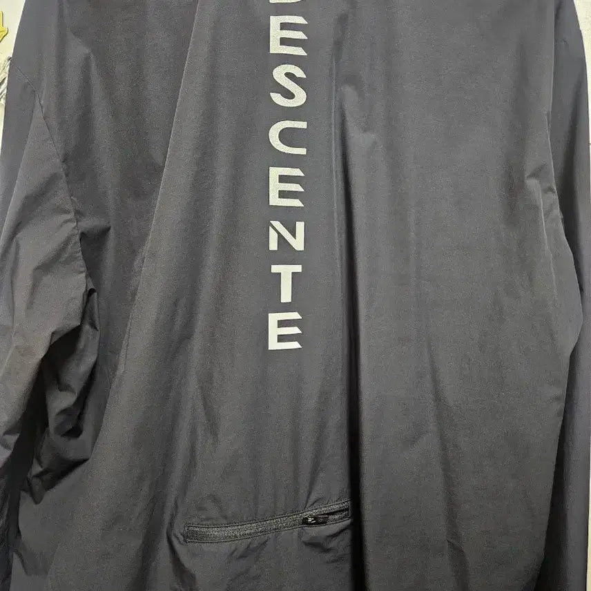 [SOLD OUT] 데상트 사이클링 바람막이 블랙 105