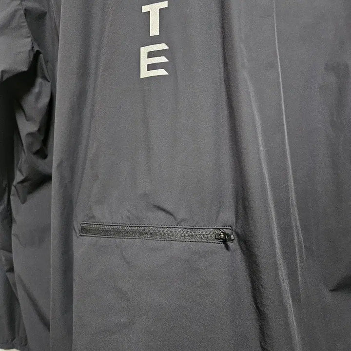 [SOLD OUT] 데상트 사이클링 바람막이 블랙 105