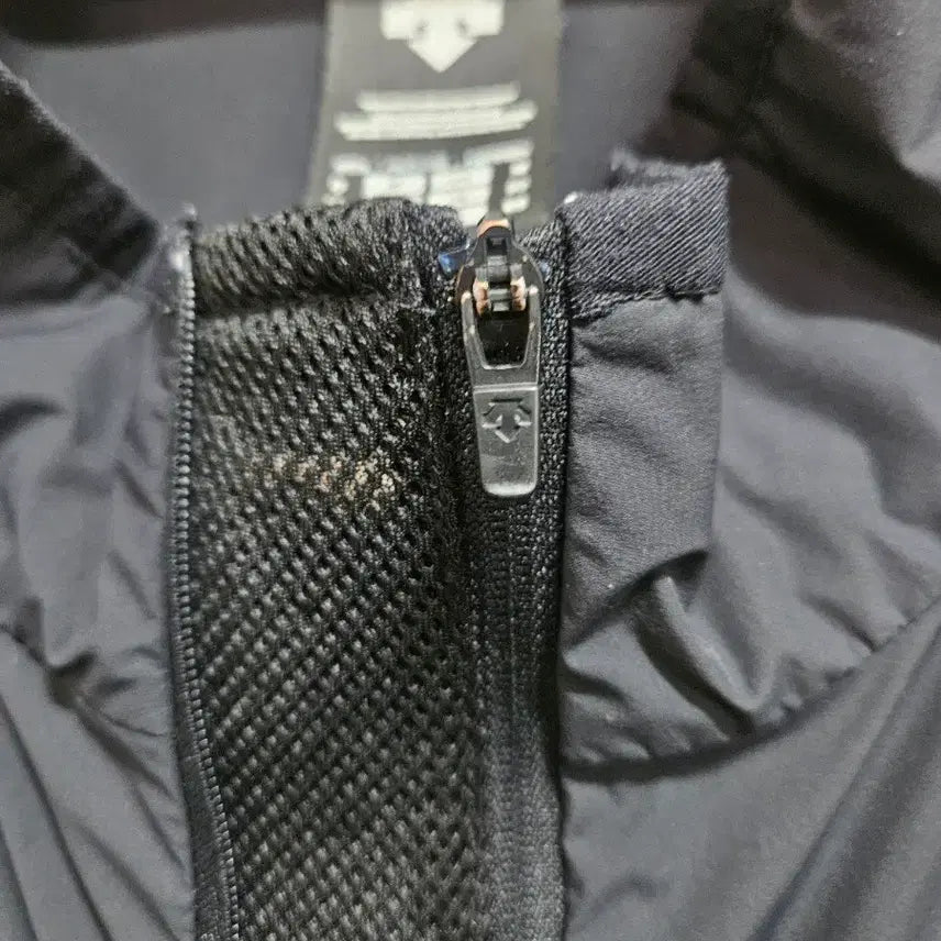 [SOLD OUT] 데상트 사이클링 바람막이 블랙 105