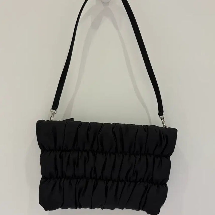 [BUNJANG] Stand Oil Black Shirring Shoulder Bag / 스탠드오일 블랙 셔링 숄더백