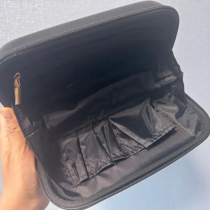 [SOLD OUT] 쿠론 블랙 가죽 파우치