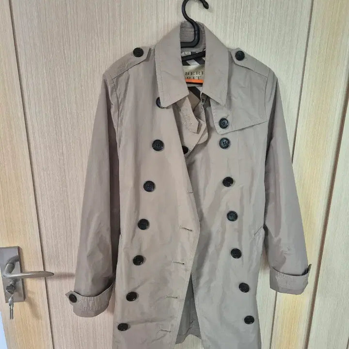 [SOLD OUT] 버버리 베이지 트렌치 코트