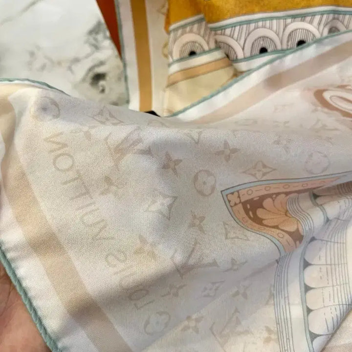 [BUNJANG] Louis Vuitton Brown Scarf 90cm x 90cm / 루이비통 브라운 스카프