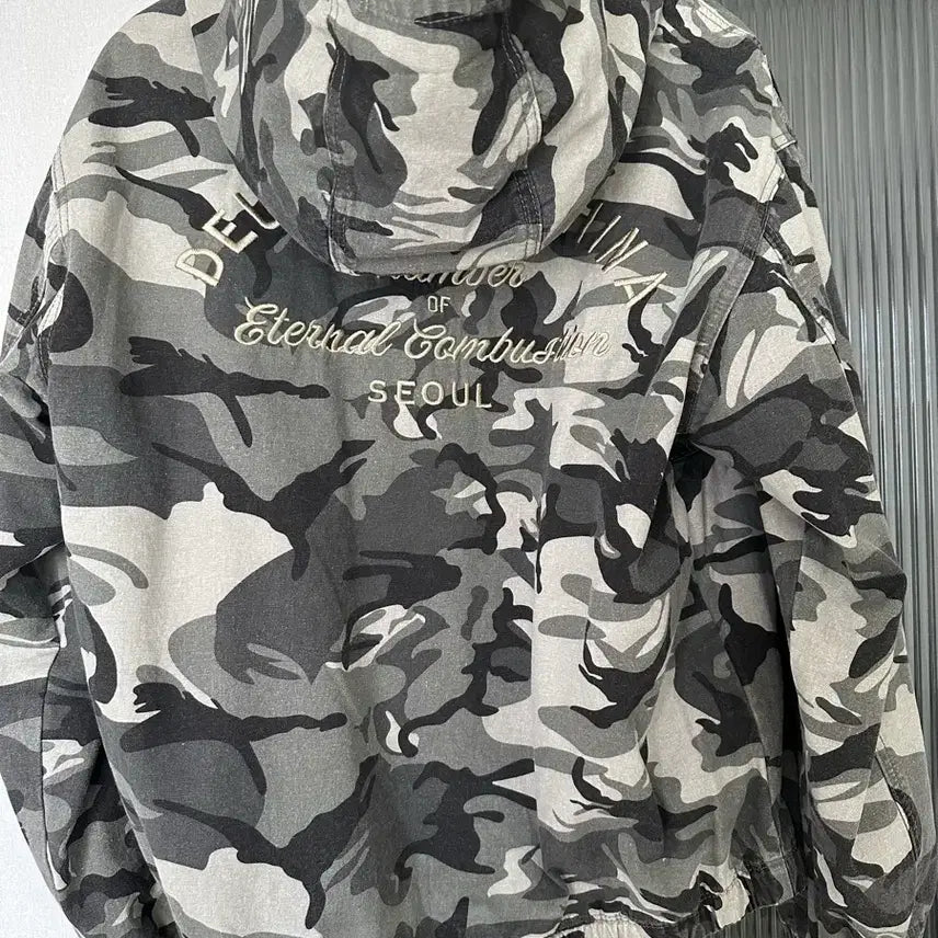 [SOLD OUT] 데우스 엑스 마키나 어드레스 카펜터 후드 카모 자켓 카모