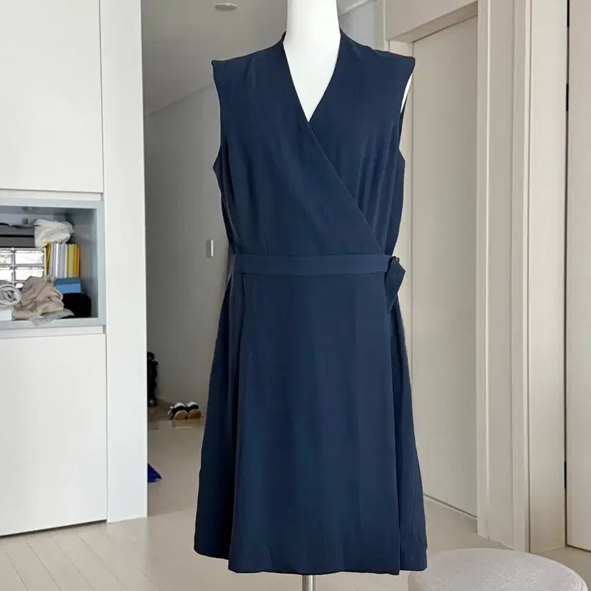 [SOLD OUT] 띠어리 네이비 랩 드레스