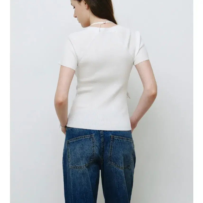 [SOLD OUT] 몽돌 골지 캡소매 홀터 스트랩 니트 화이트