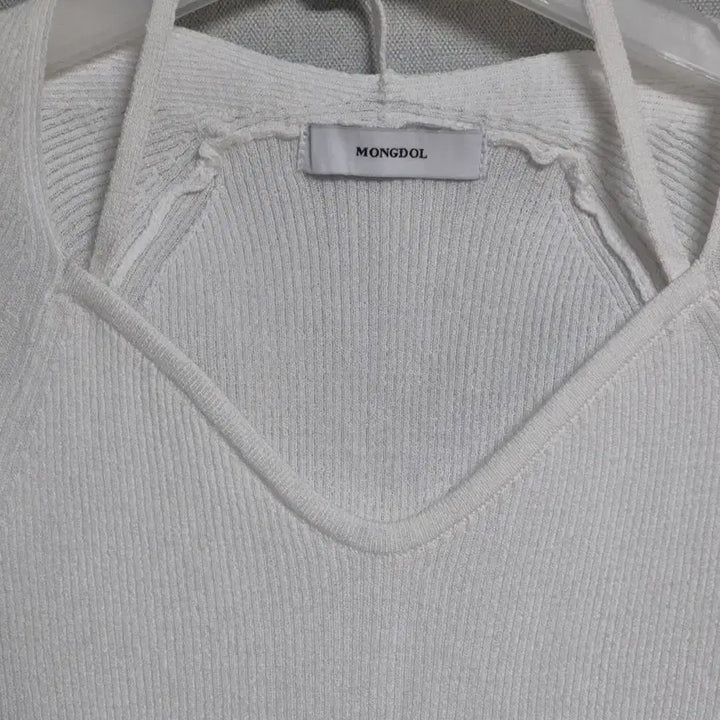 [SOLD OUT] 몽돌 골지 캡소매 홀터 스트랩 니트 화이트
