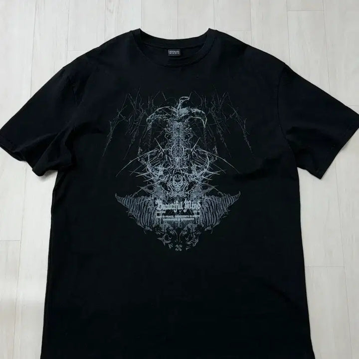 [BUNJANG] Xdinary Heroes VUMA T-Shirt / 엑디즈 뷰마 티셔츠 반팔