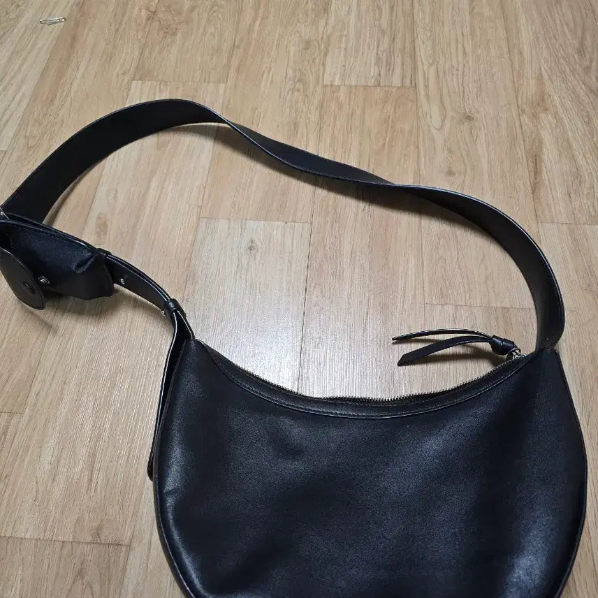 [BUNJANG] Oryany Crossbody Bag / 오야니 크로스바디