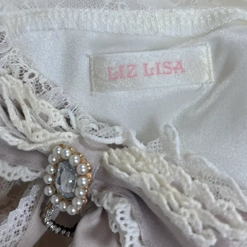 [SOLD OUT] 택 O 리즈리사 lizlisa 오프숄더 프릴 블라우스