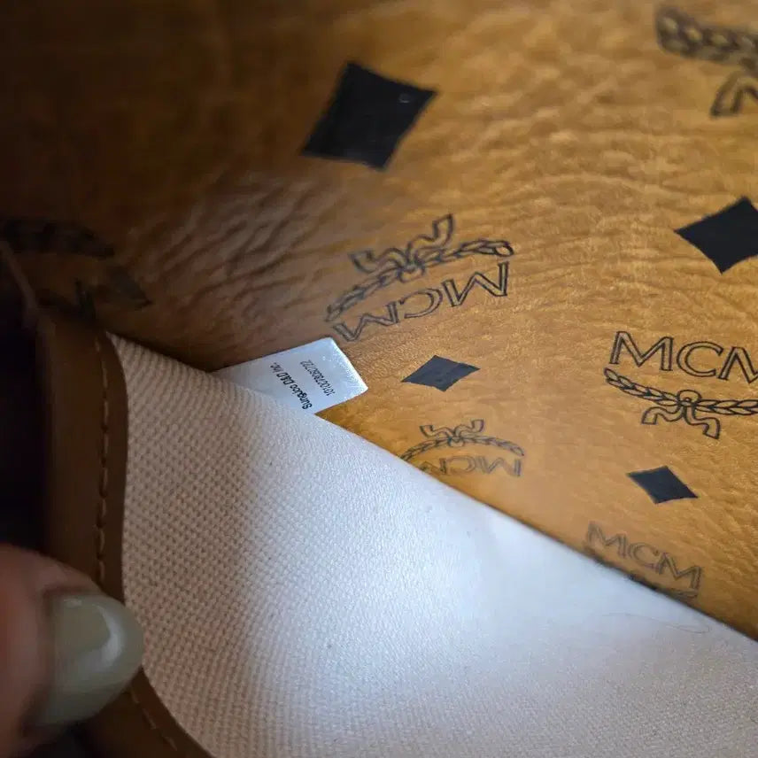[SOLD OUT] MCM 비세토스 숄더백 + 파우치