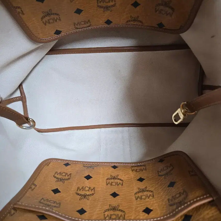 [SOLD OUT] MCM 비세토스 숄더백 + 파우치