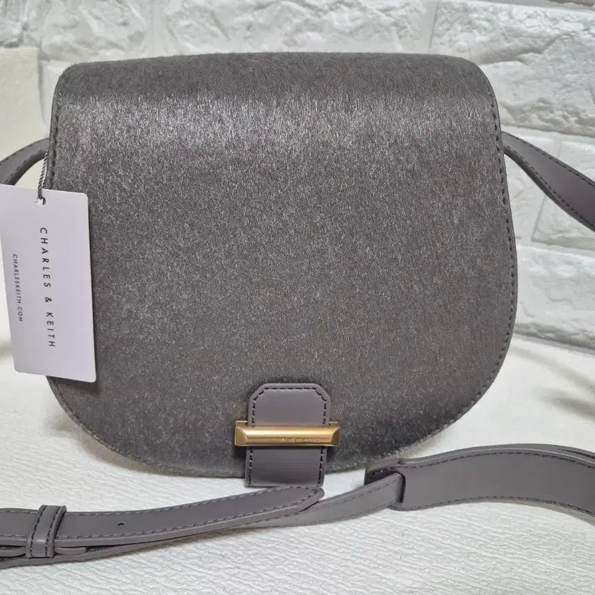[BUNJANG] Charles &amp; Keith Shoulder Bag / 찰스앤키드