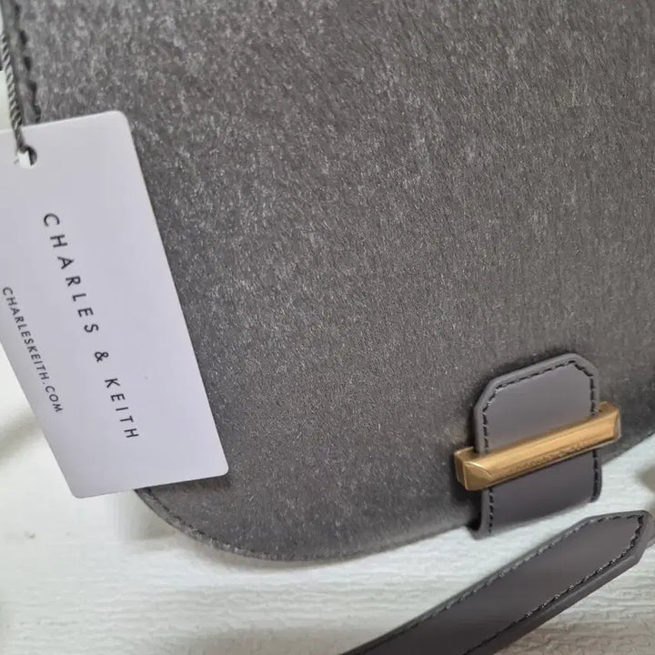 [BUNJANG] Charles &amp; Keith Shoulder Bag / 찰스앤키드