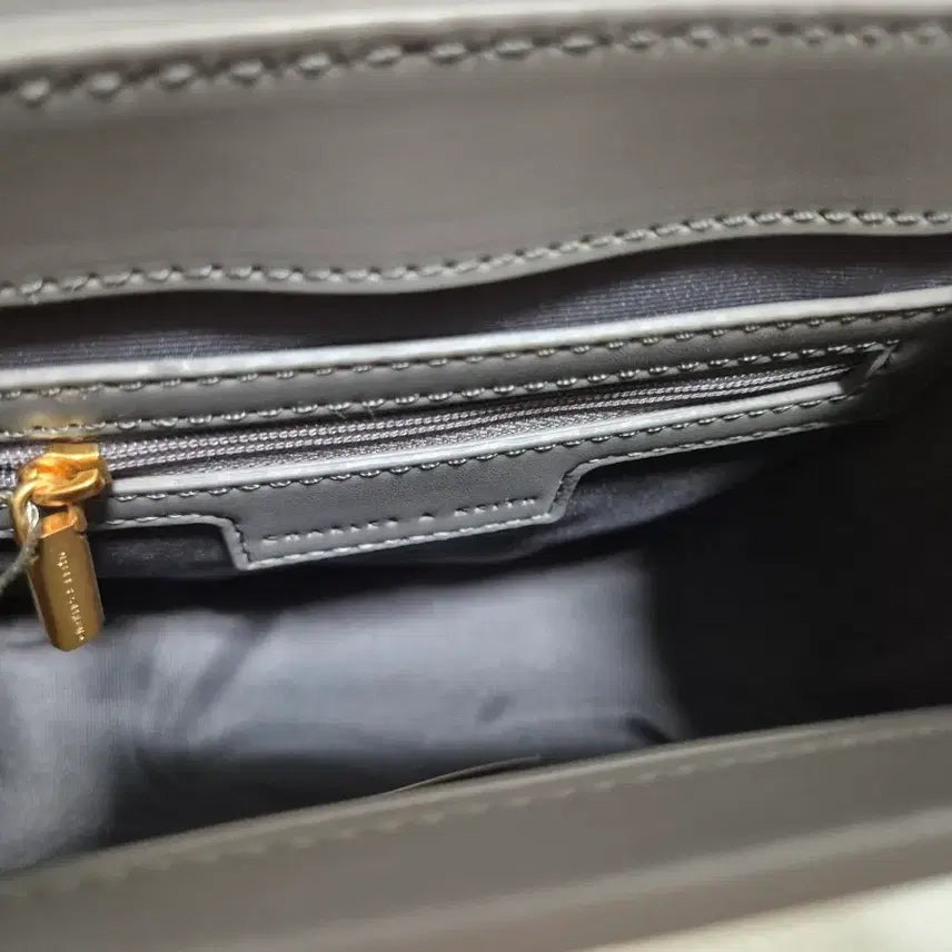 [BUNJANG] Charles &amp; Keith Shoulder Bag / 찰스앤키드