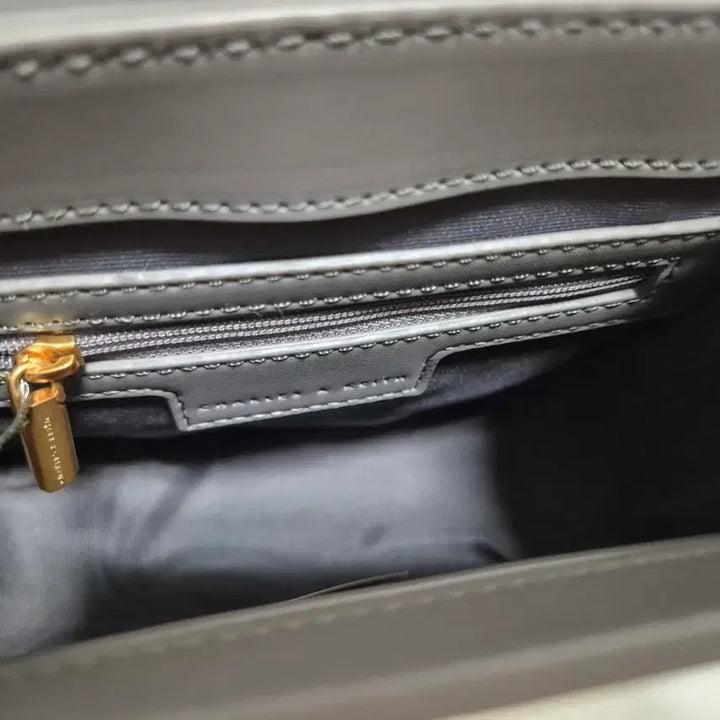 [BUNJANG] Charles &amp; Keith Shoulder Bag / 찰스앤키드