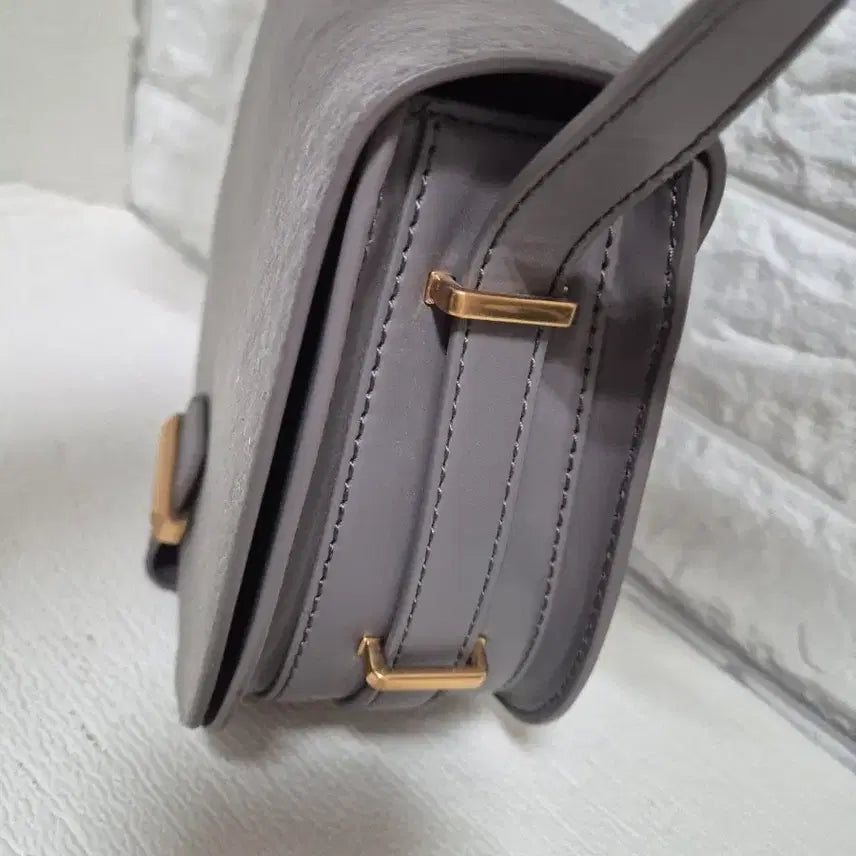 [BUNJANG] Charles &amp; Keith Shoulder Bag / 찰스앤키드