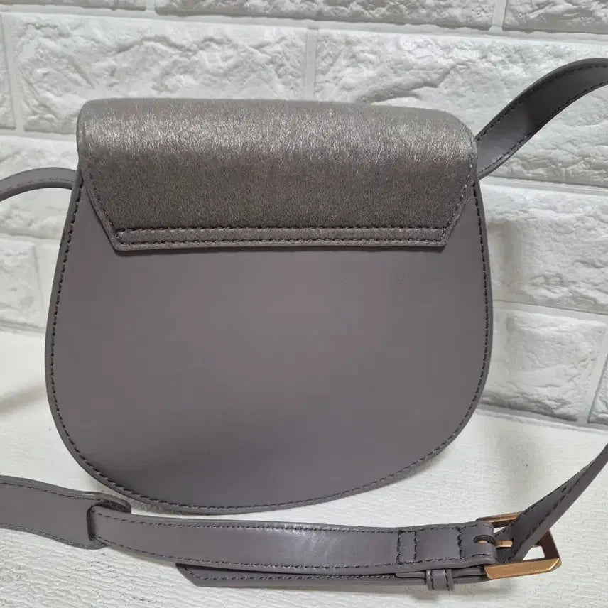 [BUNJANG] Charles &amp; Keith Shoulder Bag / 찰스앤키드