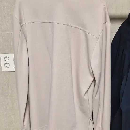 [BUNJANG] Vaso V-Neck Long Sleeve T-shirt / 바소 v넥 티셔츠