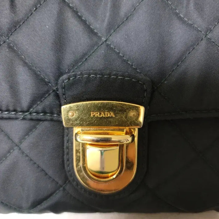 [SOLD OUT] 정품)프라다 퀼팅 금장체인 크로스백 블랙