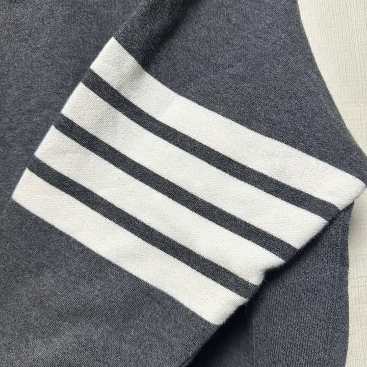[BUNJANG] Thom Browne Gray Crewneck Sweatshirt / 톰브라운 그레이 2사이즈 맨투맨(정품)