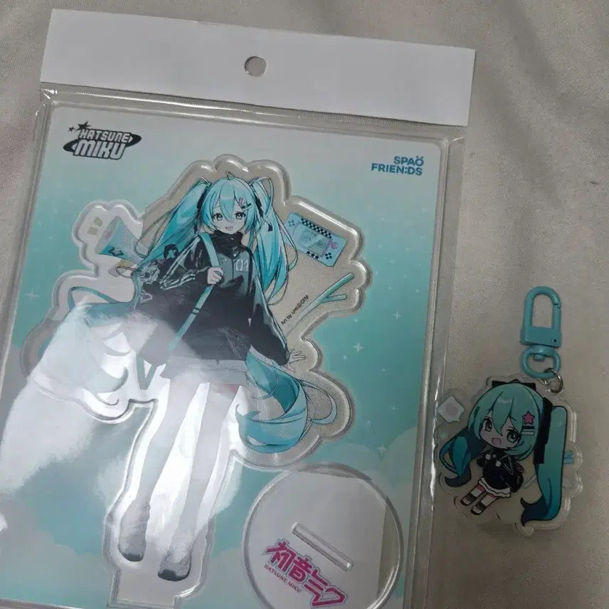 [SOLD OUT] 스파오 미쿠 아크릴 스탠드 키링 (급처)