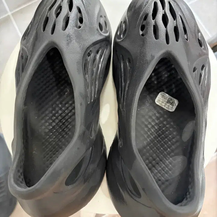 [SOLD OUT] 아디다스 이지폼 러너 블랙 슬리퍼