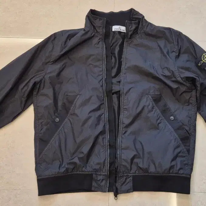 [SOLD OUT] 26SS 스톤아일랜드 블랙 봄버 자켓