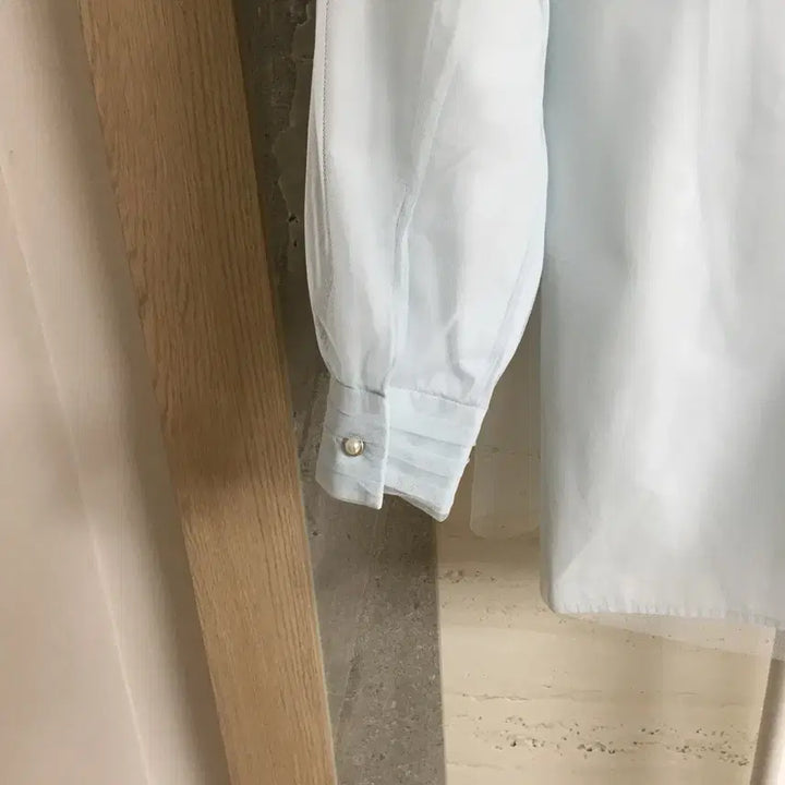 [SOLD OUT] (새상품) 오즈세컨 22 진주단추 리본 블라우스 55