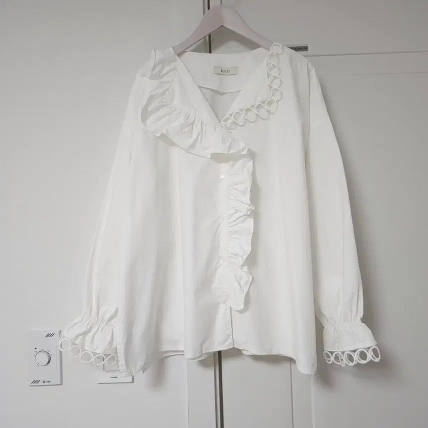 [SOLD OUT] Frill 프릴 박시핏 블라우스