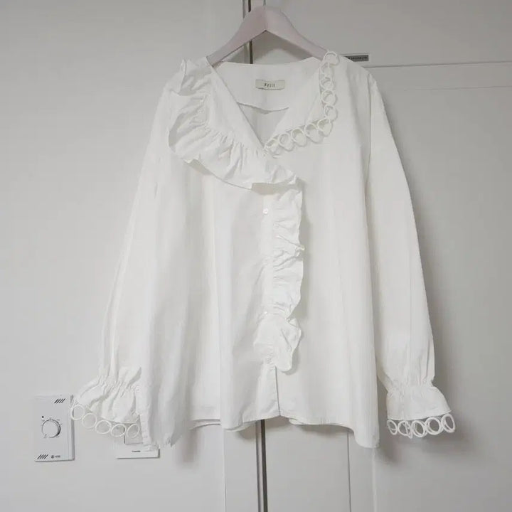 [SOLD OUT] Frill 프릴 박시핏 블라우스