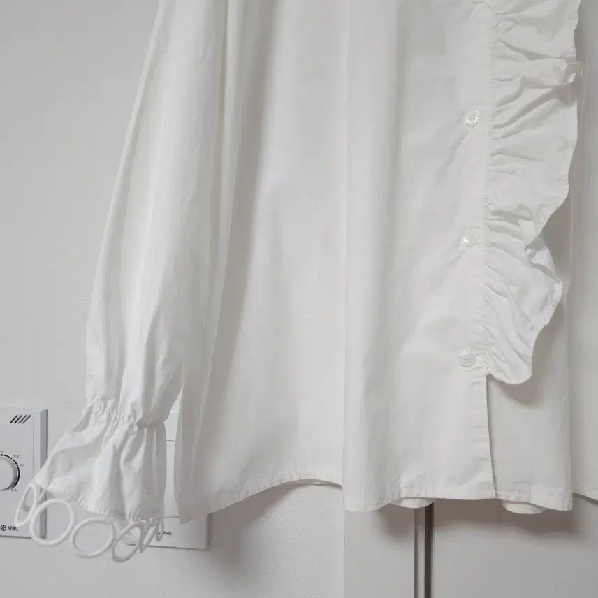 [SOLD OUT] Frill 프릴 박시핏 블라우스