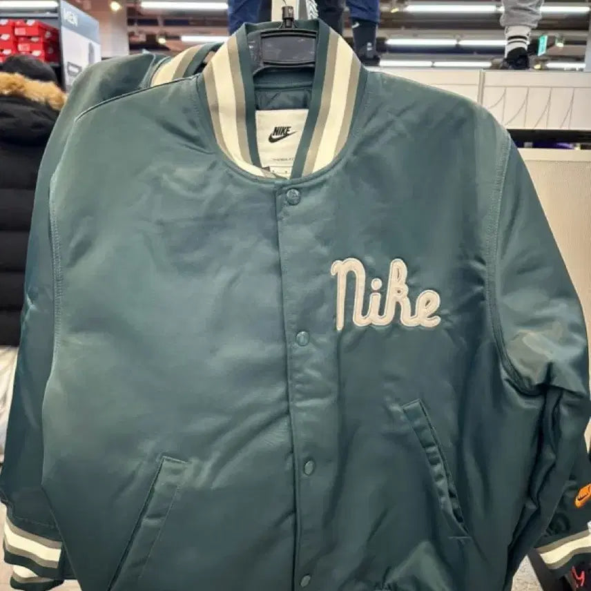 [BUNJANG] Nike Varsity Jacket Green / 나이키 바시티 자켓 그린
